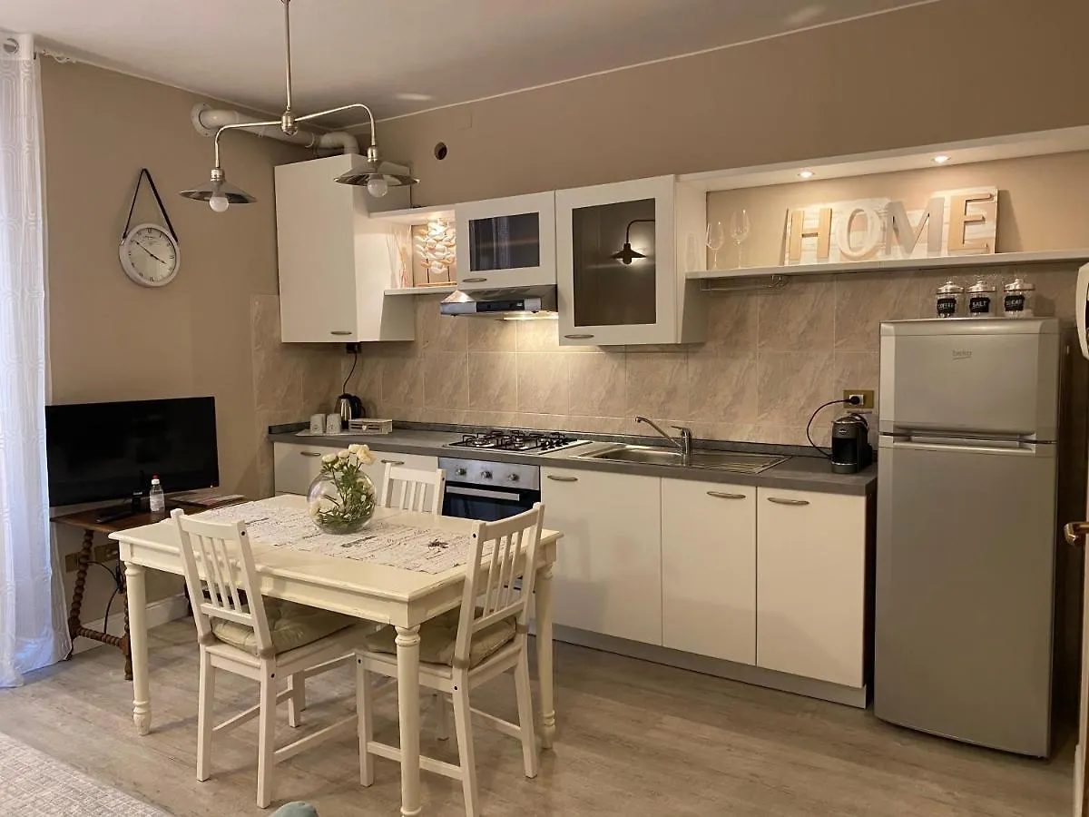 Appartamento Violetta Maison, elegante e romantica a Salo’