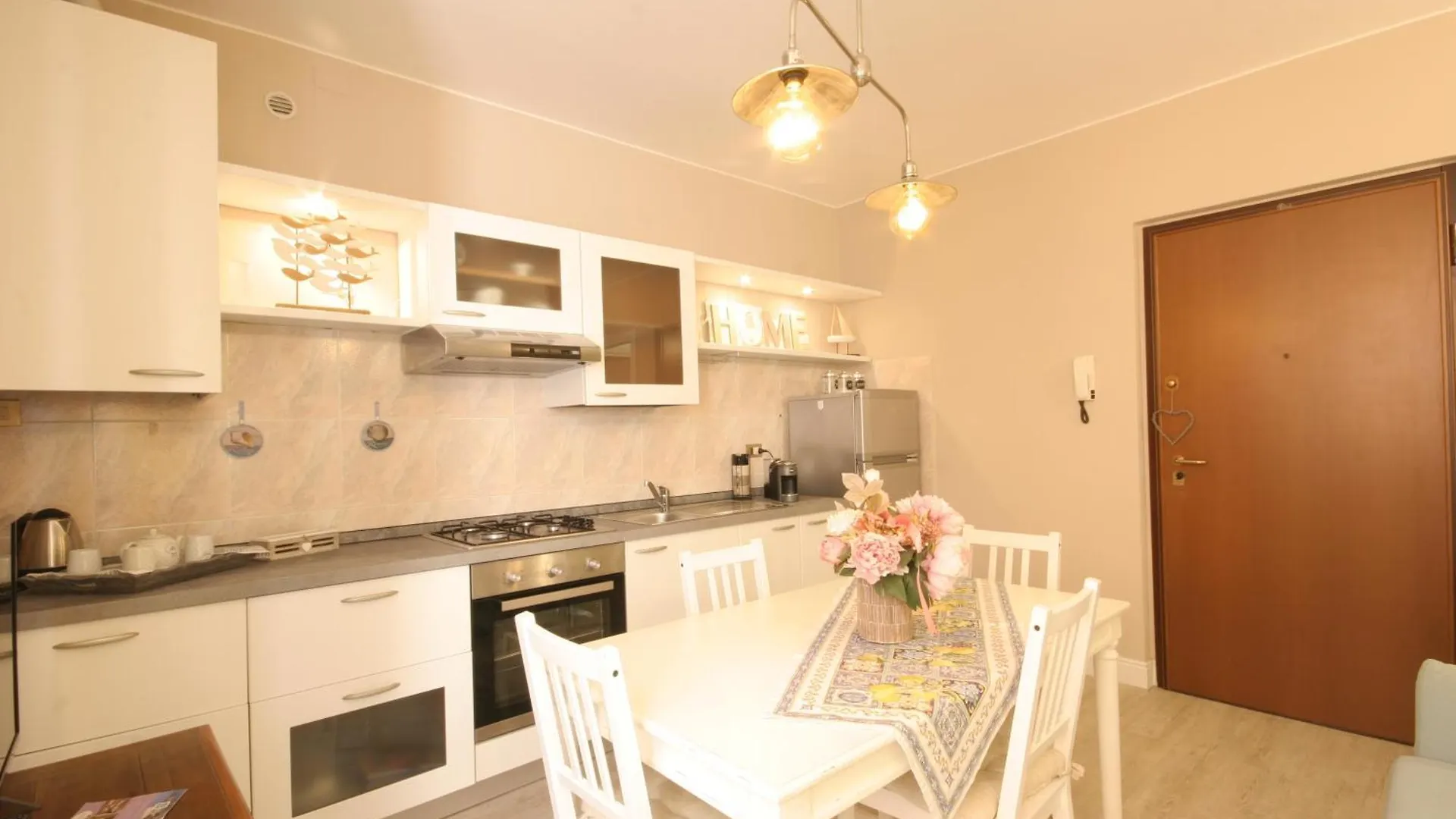 Violetta Maison, Elegante E Romantica A Salo' Apartment