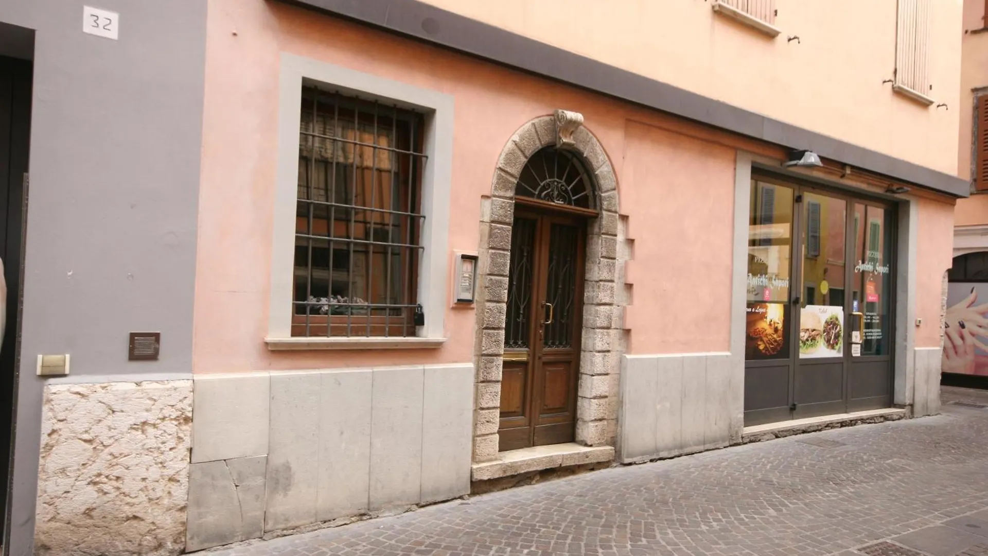 Appartamento Violetta Maison, elegante e romantica a Salo’ Italia