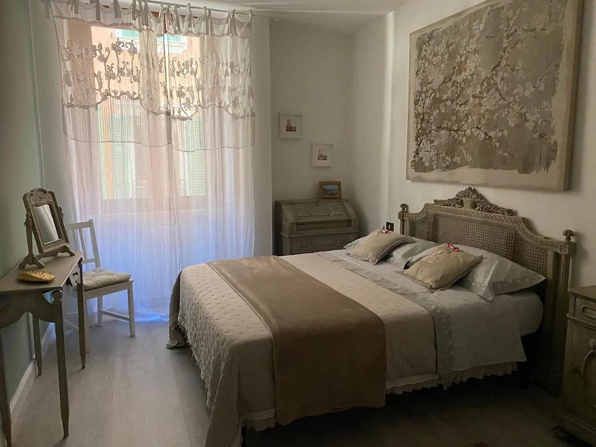 Violetta Maison, Elegante E Romantica A Salo' Lägenhet