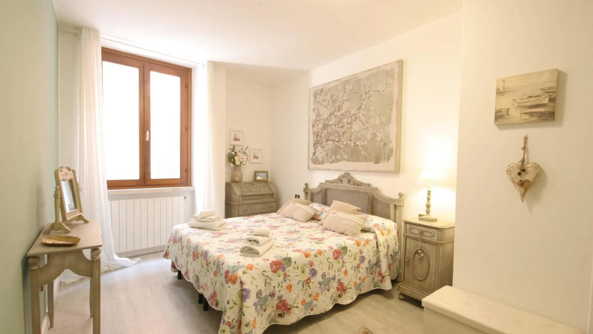 Violetta Maison, Elegante E Romantica A Salo' Lägenhet  Salò