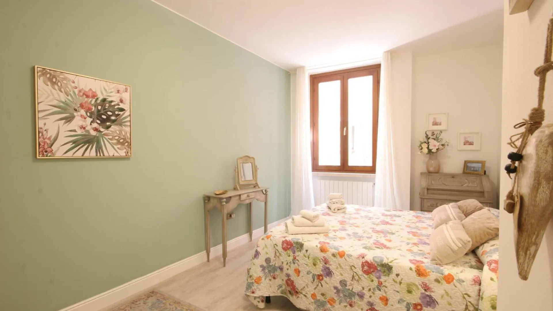 Violetta Maison, Elegante E Romantica A Salo' Lägenhet 0*, Salò